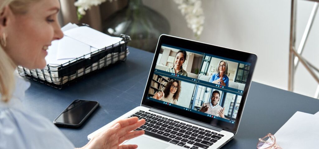 komunikacja niewerbalna w pracy online